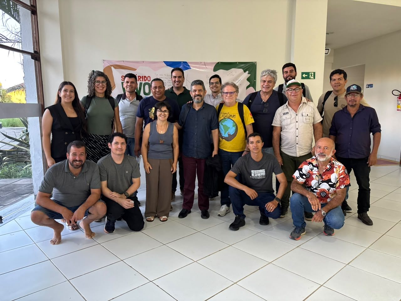 Foto de grupo dos participantes de um encontro